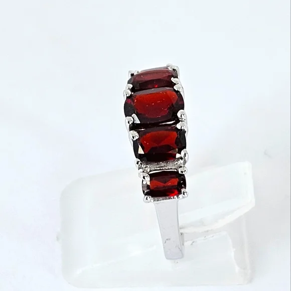 Genuine Red Garnet 5 Stone & Diamond Ring in Sterling Silver! Sz 8! - Picture 3 of 10